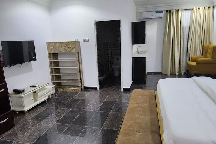 Room 13 of 24