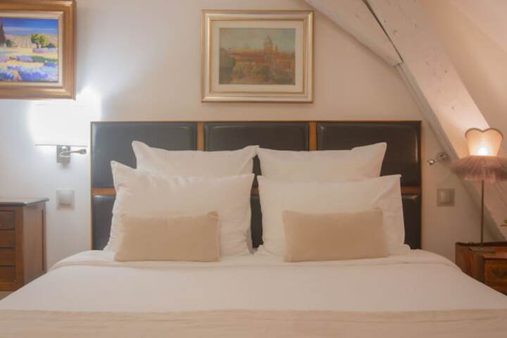 Room 12 of 65