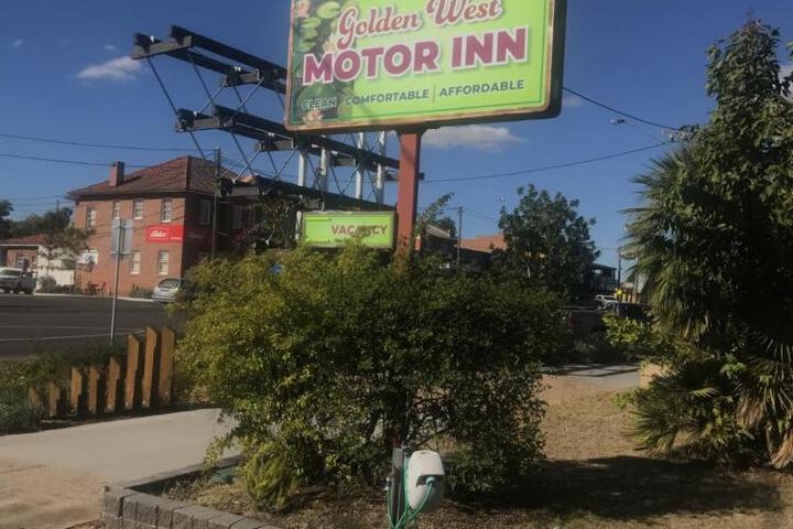 Golden West Motor Inn