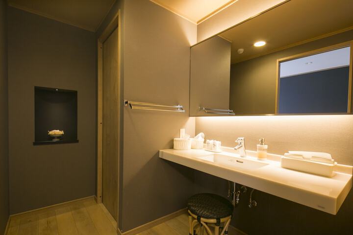Room 28 of 60
