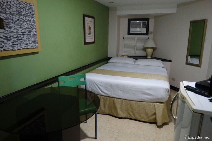 Room 7 of 28