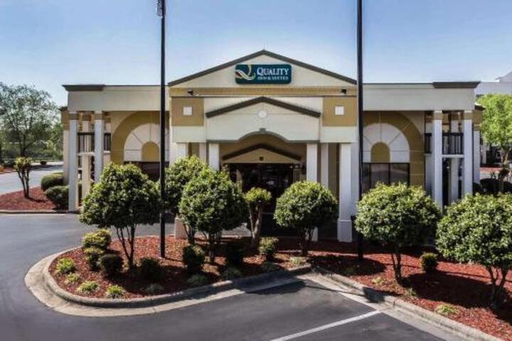Exterior of Ramada Limited Mooresville