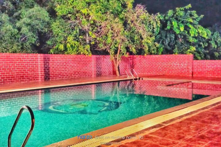 Pool 22 of 51
