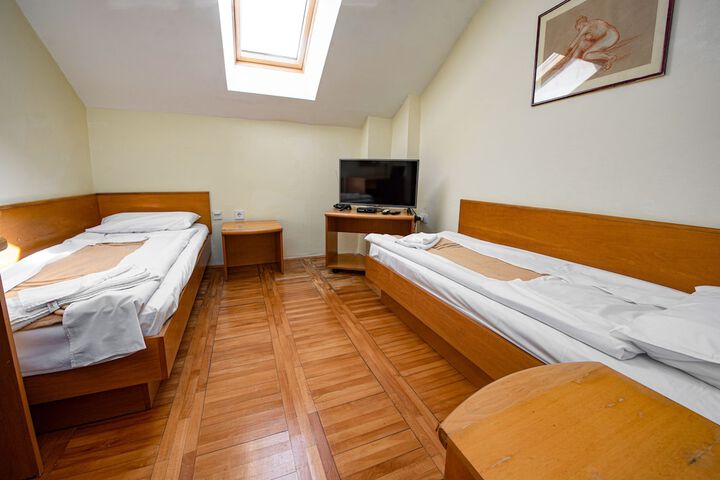 Room 15 of 38