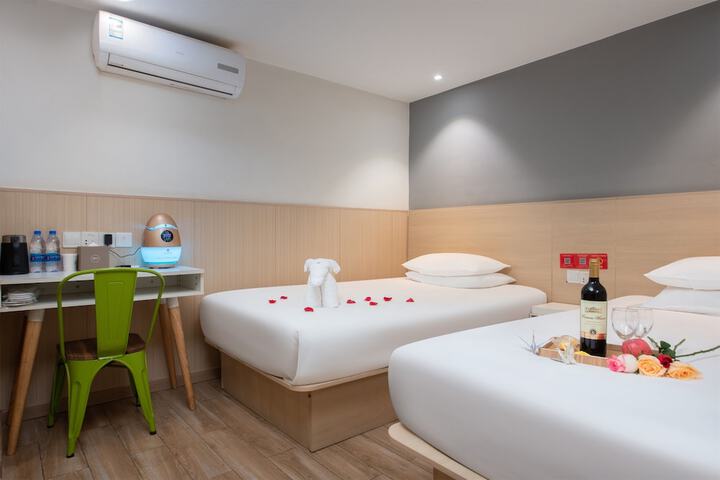 Room 17 of 25