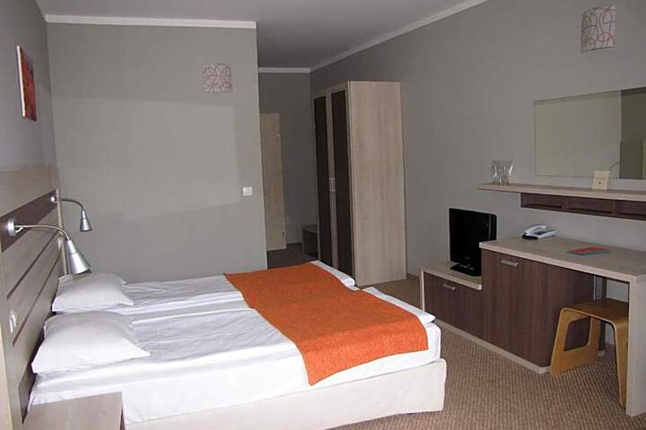 Photo 10