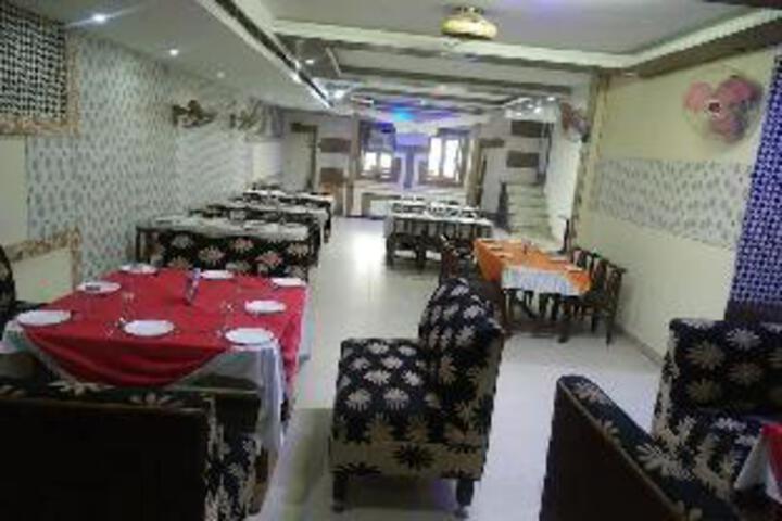 Dining 2 of 6