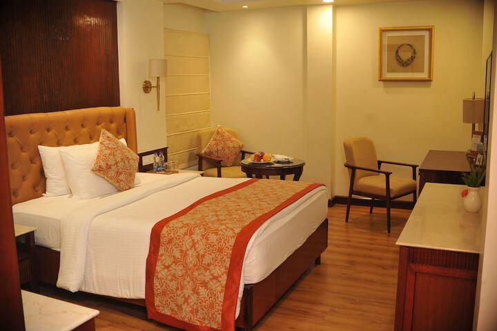 Room 10 of 25