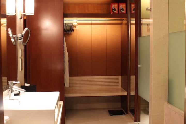 Room 7 of 71