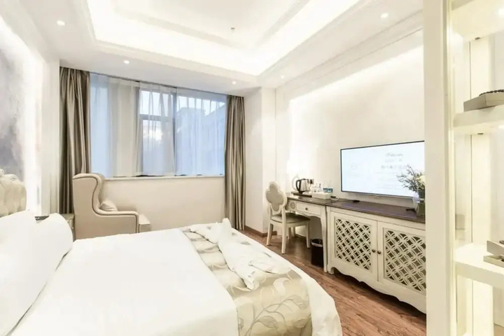 Room 2 of 7