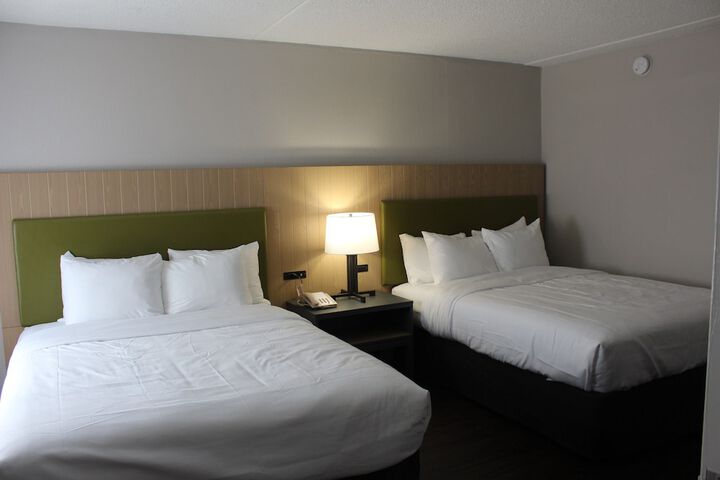 1 King Bed Accessible (2 of 14)