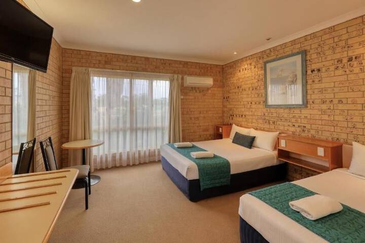 Room 2 of 29