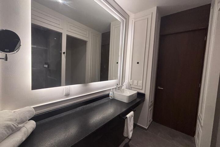 Room 11 of 18