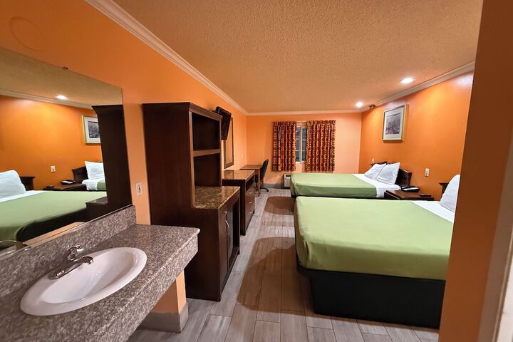 Room 8 of 30