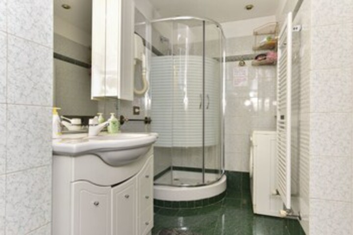 Room 4 of 22