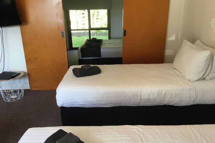 Room 32 of 141