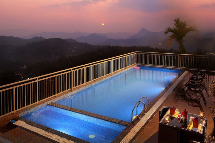 Hotel with Pool
