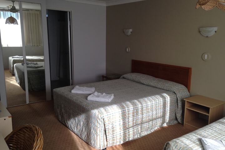 Room 50 of 84