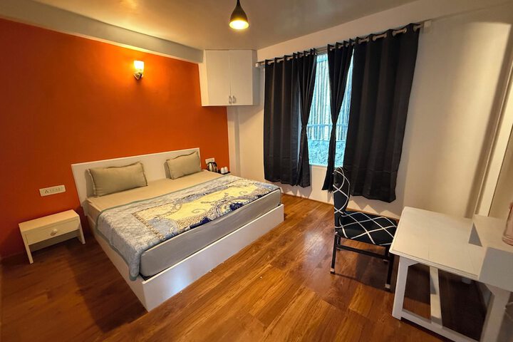 Room 8 of 13