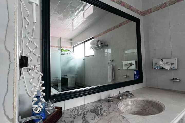 Room 17 of 26