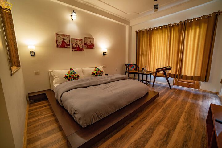 Room 3 of 80
