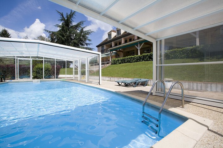 Pool 27 of 44