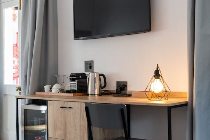 Room 16 of 40
