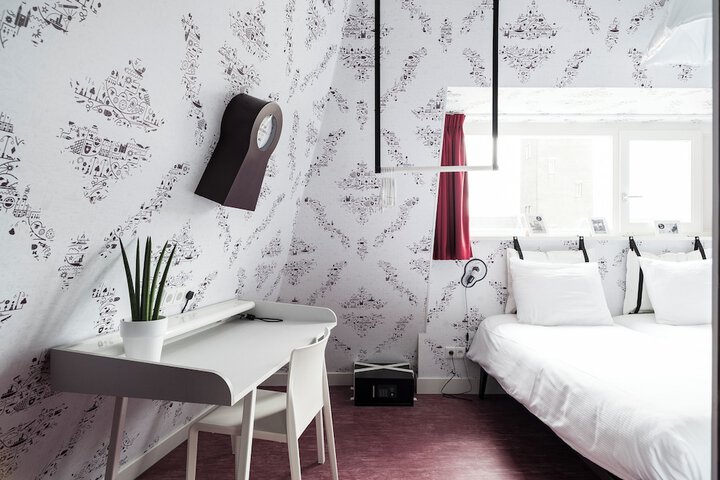 Room 7 of 43