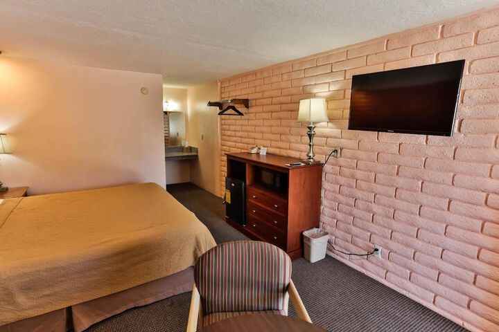 Room 14 of 37