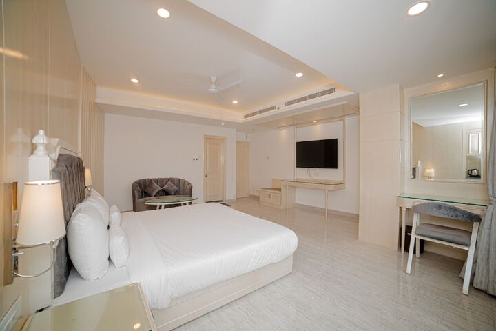 Room 30 of 76