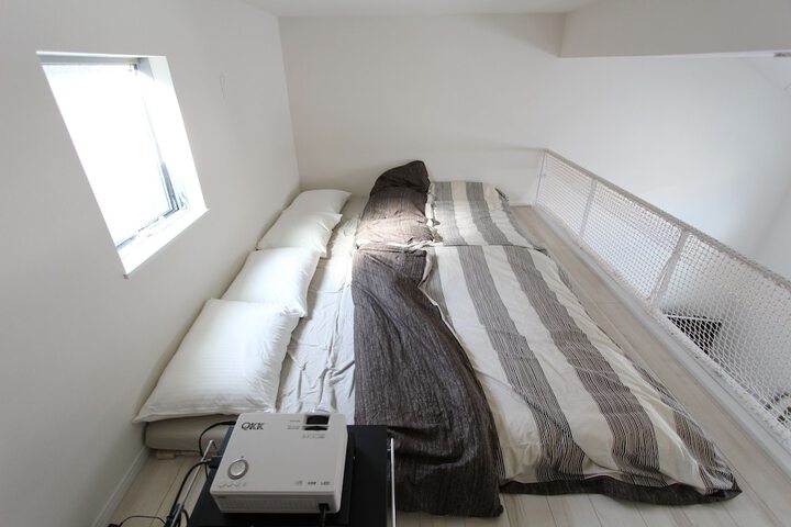 Room 4 of 143
