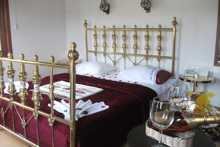 Room 3 of 83