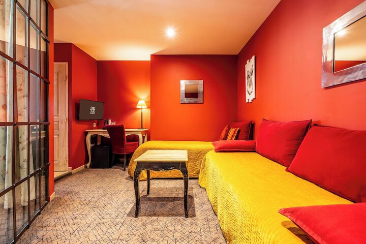 Room 27 of 52