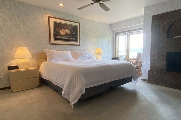 Room 7 of 32