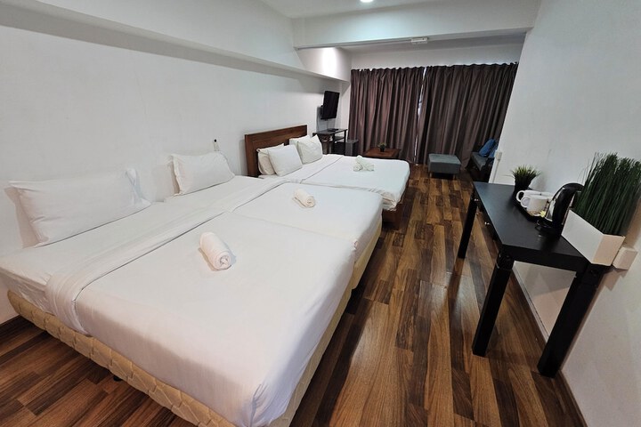 Room 33 of 53