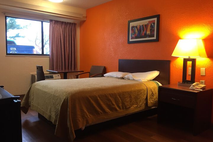 1 King Bed (7 of 11)