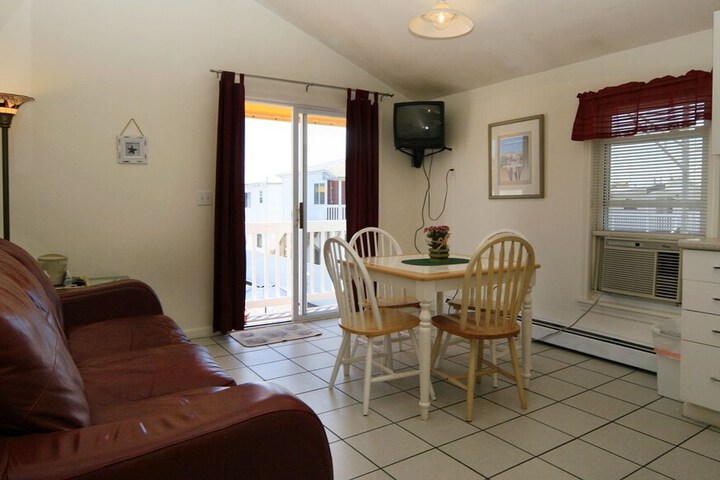 Room 2 of 81