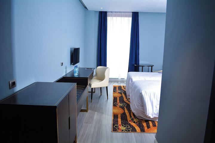 Room 10 of 94