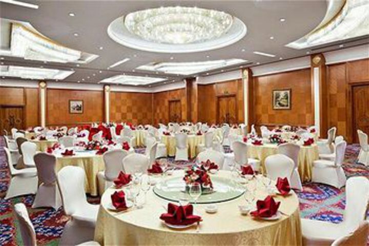 Ballroom/Hall 2 of 30