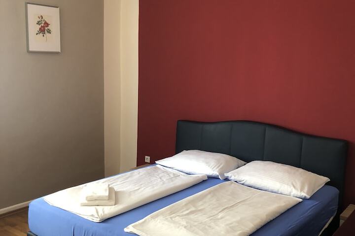 Room 6 of 25