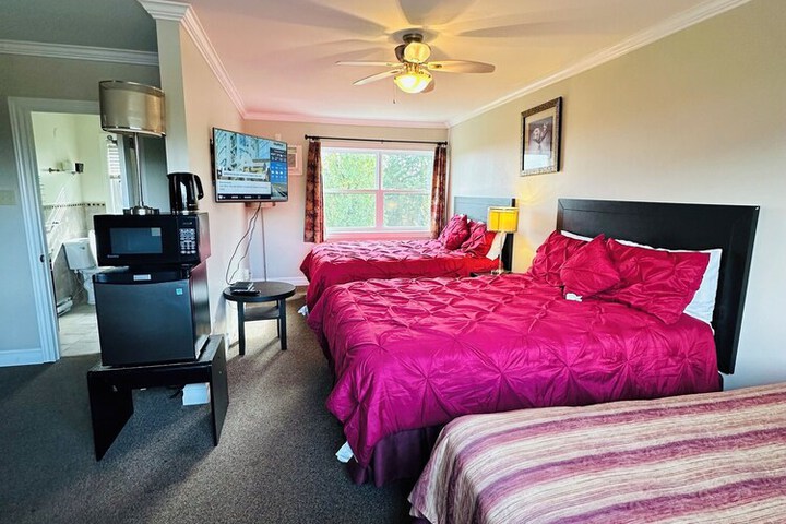 Room 8 of 16