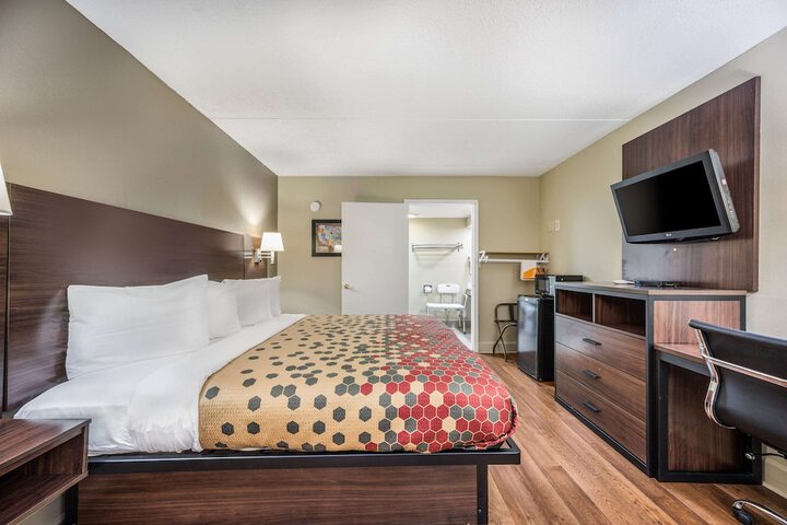 1 King Bed (8 of 12)