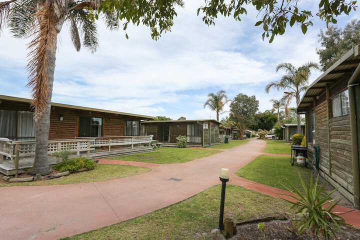 Hotel Exterior 72 of 82