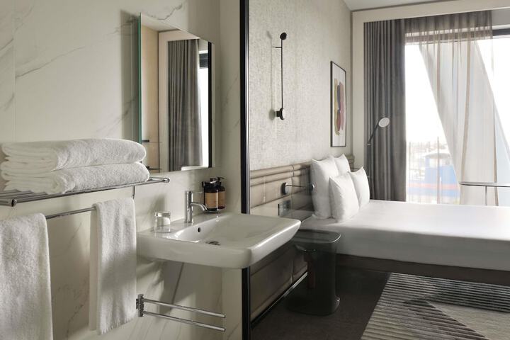 Room 19 of 119
