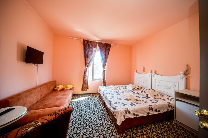 Room 7 of 16
