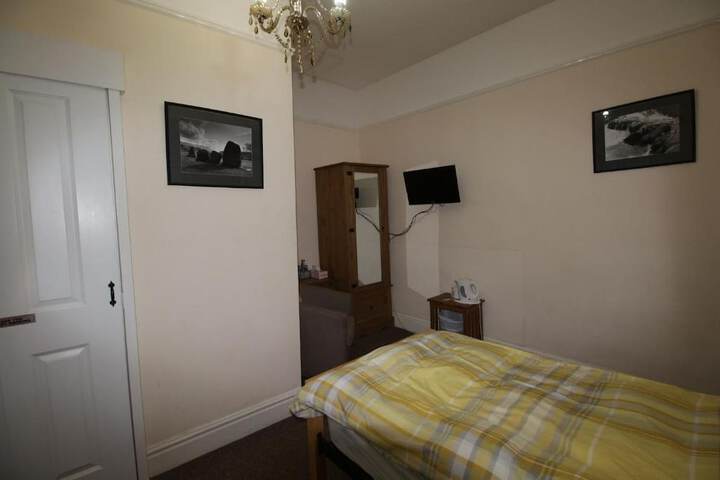 Room 6 of 43