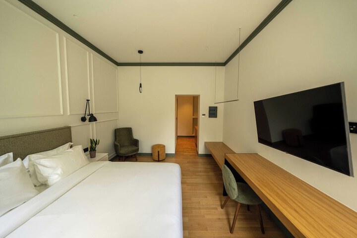 Room 9 of 120