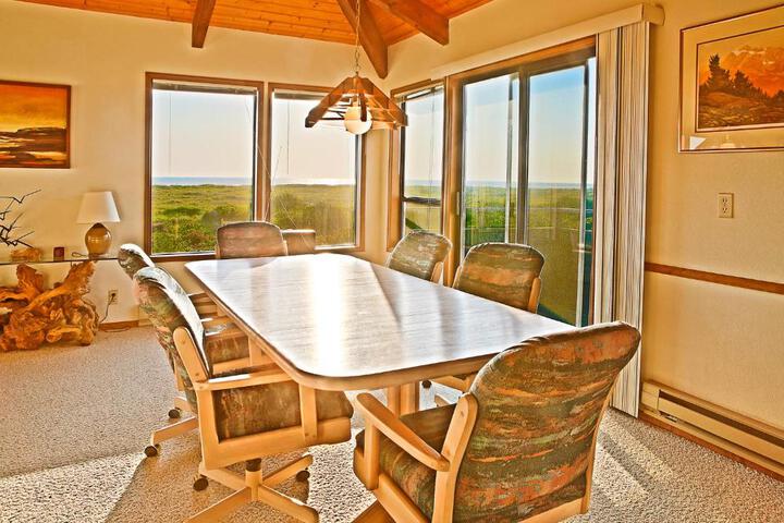 Haven Hideaway - Ocean Views from Every Room in Copalis Beach, WA