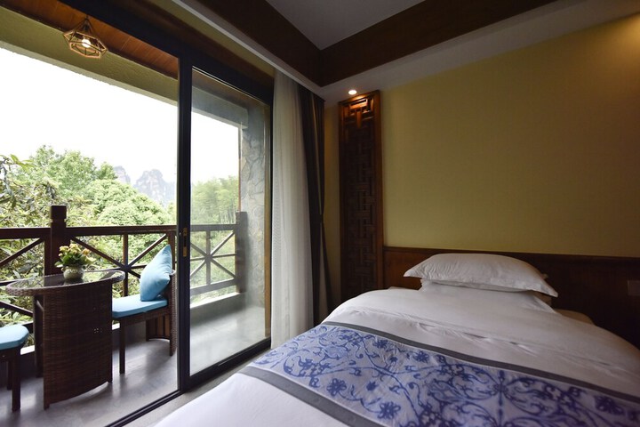 Room 20 of 153