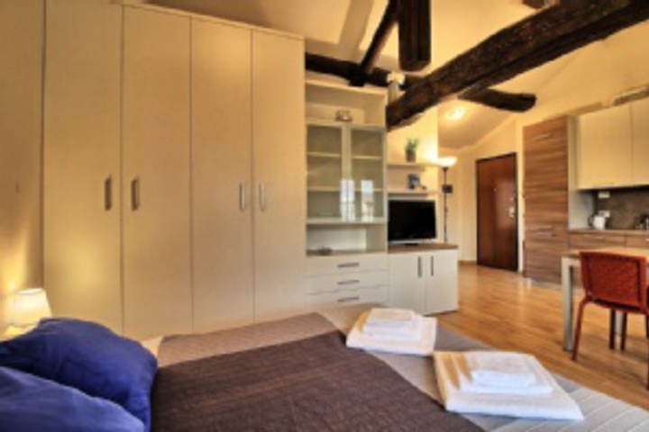 Room 200 of 528